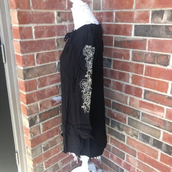 Davi & Dani Baroque Sleeve Accent Shift Dress - Picture 8 of 10